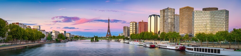 Eiffel Tower in Paris at sunset. France - obrazy, fototapety, plakaty