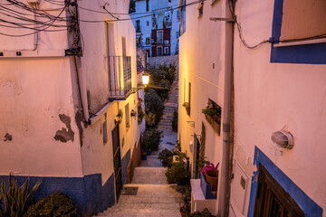 Fototapeta na wymiar narrow street in the old town of Alicante, Spain