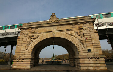 Paris - Tour Eiffel - Pont de Bir-Hakeim