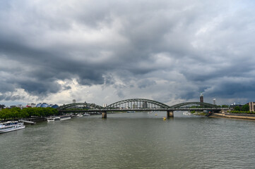 Obraz premium Rhine river, Cologne, Germany. Famous Hohenzollern Bridge at cloudy day. 
