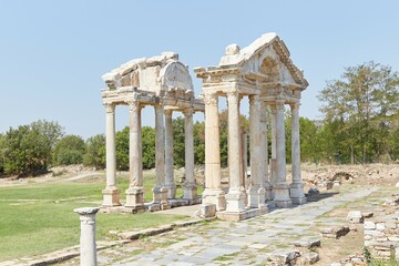 The Unique Tetrapylon of Aphrodisias