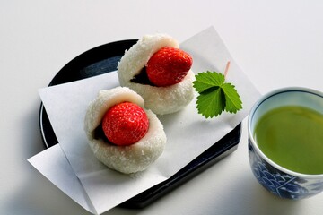 和菓子　いちご大福　日本茶