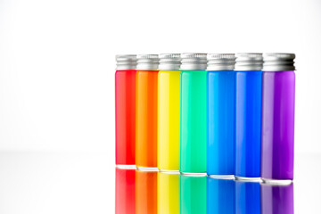 7色のボトル　虹のイメージ