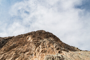 Rocas y cielo