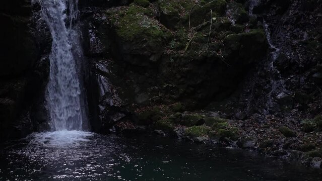 王見の滝　山梨県上野原市