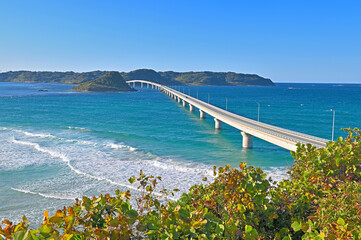 晴れの日の角島大橋