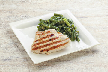 Grilled turkey steak with green bean