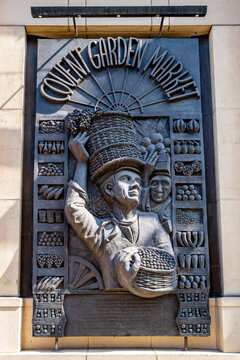 Bronze Plaque Honouring All The Workers Who Have Run The Covent Garden Fruit, Vegetable And Flower Market Since 1670, When King Charles II Granted The Right To Trade Here.