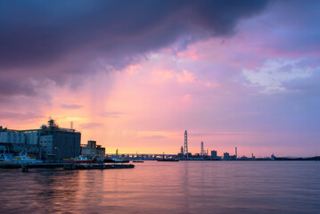 Fototapeta premium 坂出港の夕暮れ