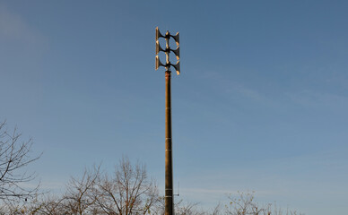 the siren on the mast announces the alarm with high-pitched sounds. it is audible thanks to several rows of trumpets, amplions. variable fluctuating sounds. chemical, fire, air alarm, blue sky