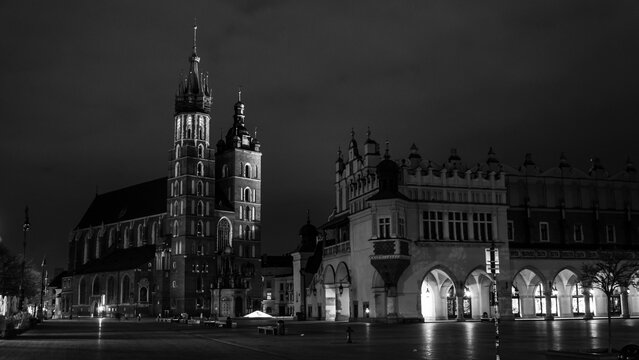 Fototapeta Poland - Cracov - Empty city at night caused by COVID-19 quarantaine 