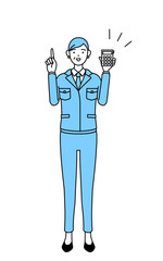 電卓を持って指さす作業着を着たシニア女性（経営者、管理職、工場長）