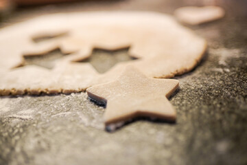Clsoe up of a star-shaped christmas cookie made of gingerbread dough. 