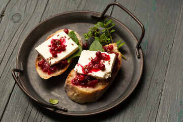 Sandwiches with cheese and flax