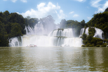 Fototapeta premium Ban Gioc - Detian Waterfall in Guangxi, China