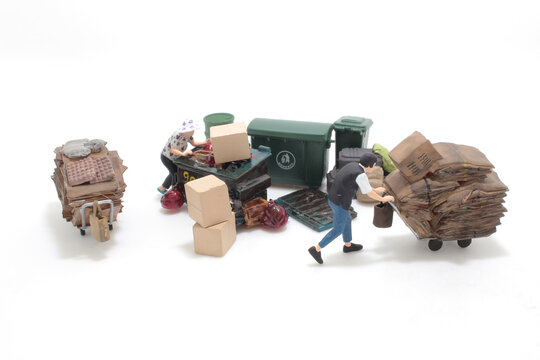 collects, weighs recycle material, cardboard and plastic bottles,