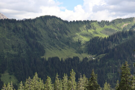 Hoher Ifen Walsertaler Berge Allgäuer Alpen Kleinwalsertal Österreich © Natalija Cudina