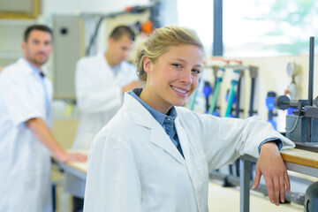 Obraz premium portrait of young female scientist in lab