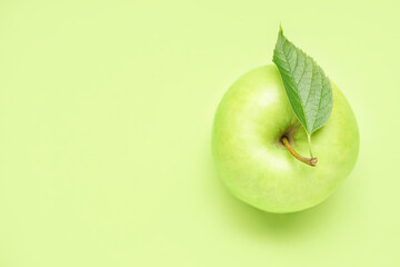Ripe juicy apple on green background