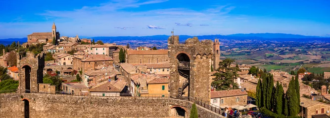 Gordijnen Montalcino - medieval town of Tuscany, popular tourist destination in Italy, famous vine region © Freesurf