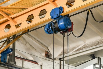 Overhead crane in the workshop with wire control.