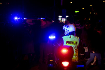 policja policeman on a motorbike at night - obrazy, fototapety, plakaty