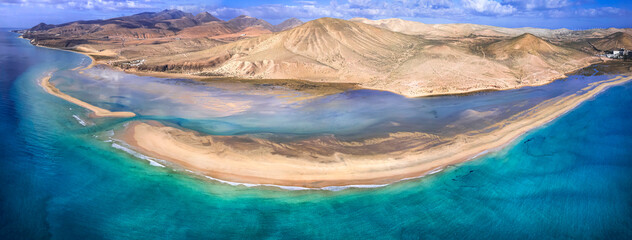 Fuerteventura Sea Sceney Luftdrohnenansicht. Beste malerische Strände und berühmter Sport für Wind- und Kitesurfen Sotavento im Süden. Blick auf die Lagune. Kanarische Inseln
