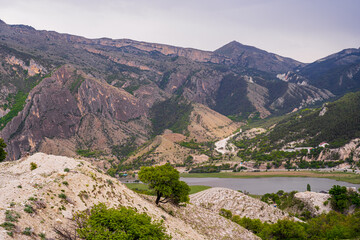 Fototapeta na wymiar authentic nature of dagestan and its highlands and beautiful rocky views, mountains and water, river and canyon, beautiful wildlife views