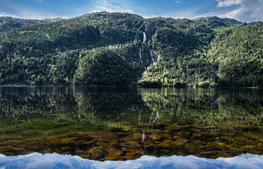 Fototapeta na wymiar Reflecting mountains and waterfalls