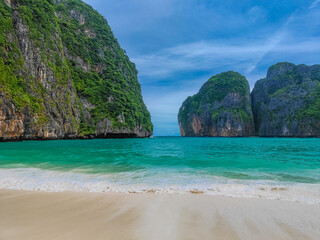 Fototapeta na wymiar Maya bay beach with turquoise water and waves with no people in a paradise island Koh Phi Phi Le. Located in Andaman sea in Thailand