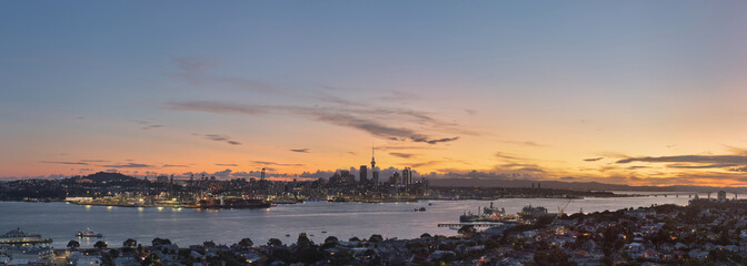 Fototapeta na wymiar Auckland city and harbor viewed at sunset