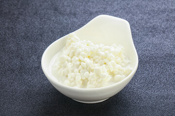 Dietary granulated cottage cheese for breakfast