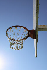 Naklejka premium basketball hoop against sky