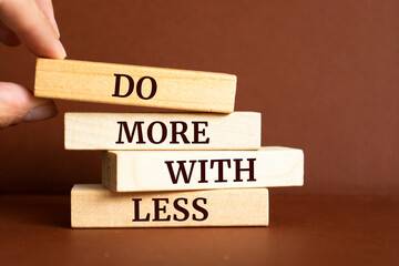 Obraz premium Wooden blocks with words 'Do more with less'.