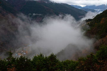 雲が湧く下栗の里　長野県