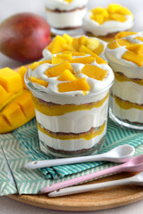 Mango cheesecake parfait