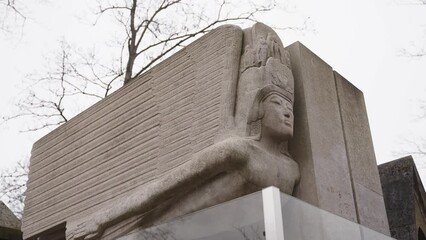 Tomb grave of Oscar Wilde (4k 30p Slow Motion)