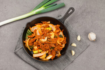 stir-fried spicy pork, food, korean food, pork, cooking, meat, vegetables, meals, green onions, 