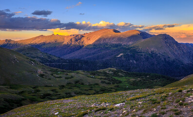 Naklejka premium Mountain Sunset Views from the Trail Ridge Road, Rocky Mountain National Park, Colorado