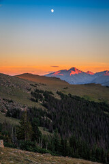 Fototapeta na wymiar Twilight on Longs Peak and Rocky Mountain Range, Rocky Mountain National Park, Colorado