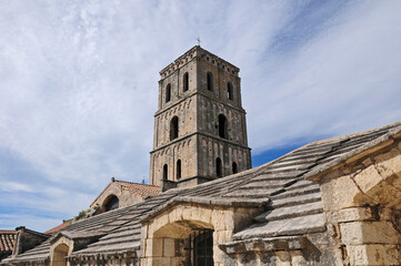 Fototapeta na wymiar Arles, la Cattedrale di Saint-Trophime - Provenza 