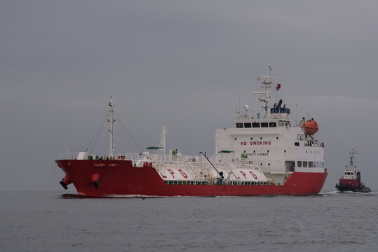 LPG TANKER - A ship with a cargo of gas is heading to the port

