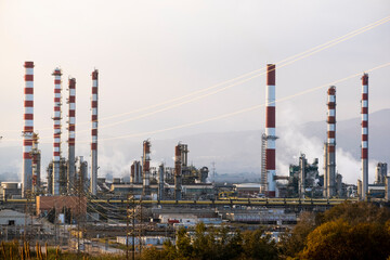 Fototapeta premium Industrial landscape in a petrochemical plant