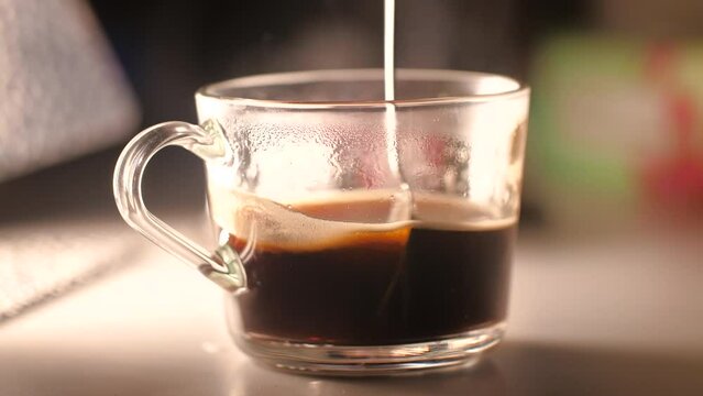 Close up shot people use the spoon to stiring a hot coffee