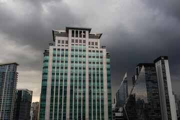 Fototapeta na wymiar High rise office buildings on a grey and cloudy day