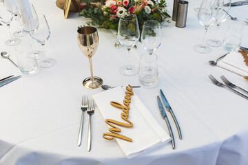 Gros plan sur la table de la mariée
