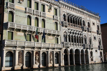 Fototapeta na wymiar Palais inondés sur le grand canal à Venise 