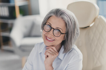 Photo portrait of pensioner woman chief employee charming administrator working modern loft interior work place station