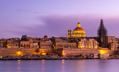 Obraz na płótnie Canvas Illuminated skyline of Valletta capitol of Malta at sunset
