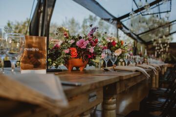 table setting with flowers wedding decoration
